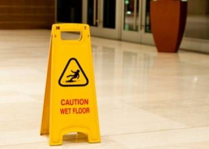 Woman awarded €71,340 in damages after fracturing knee on new tiles